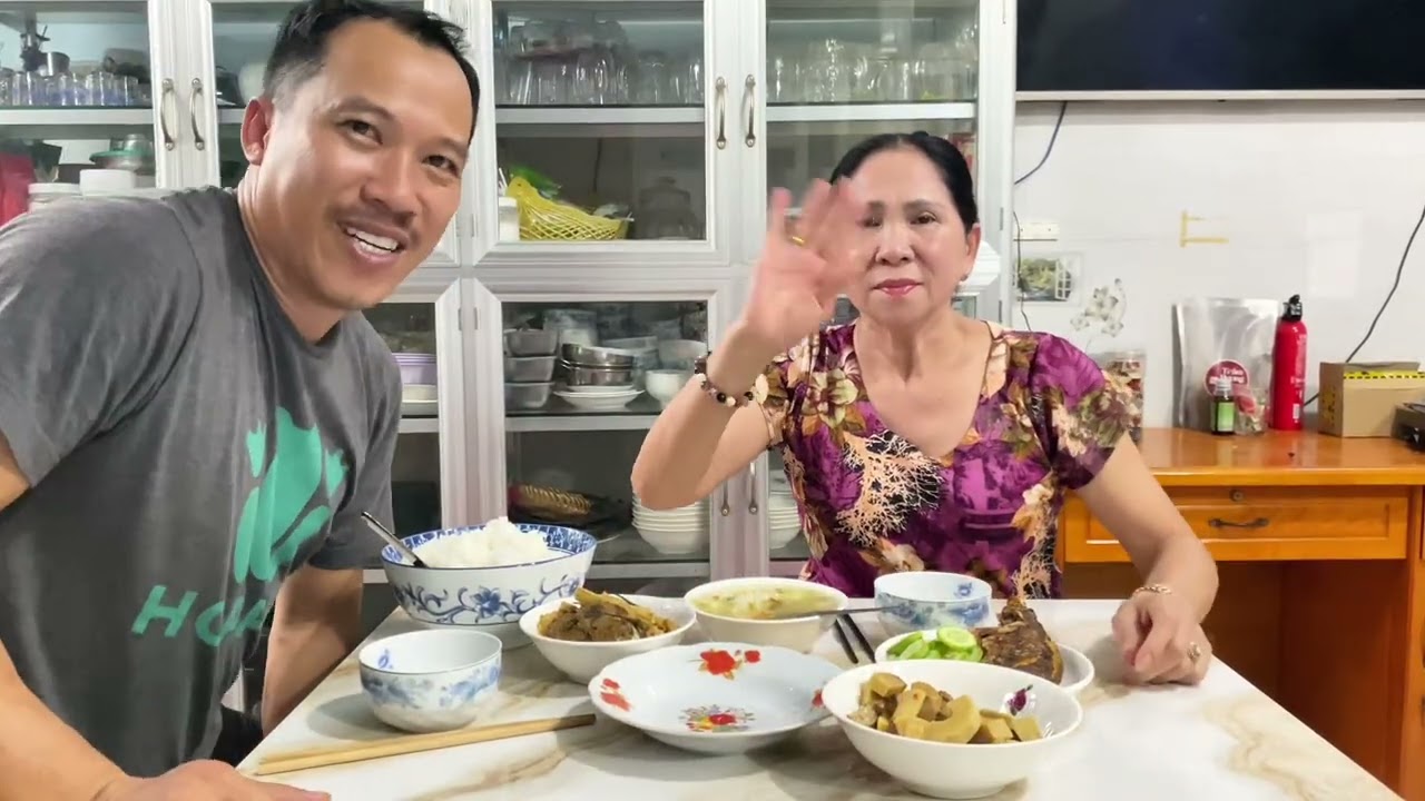 Bảo Ngân Về Đồng Nai Có Việc Nên Rủ Mẹ Về Thăm Nhà.Hai Mẹ Con Ăn Cơm Tâm Sự.