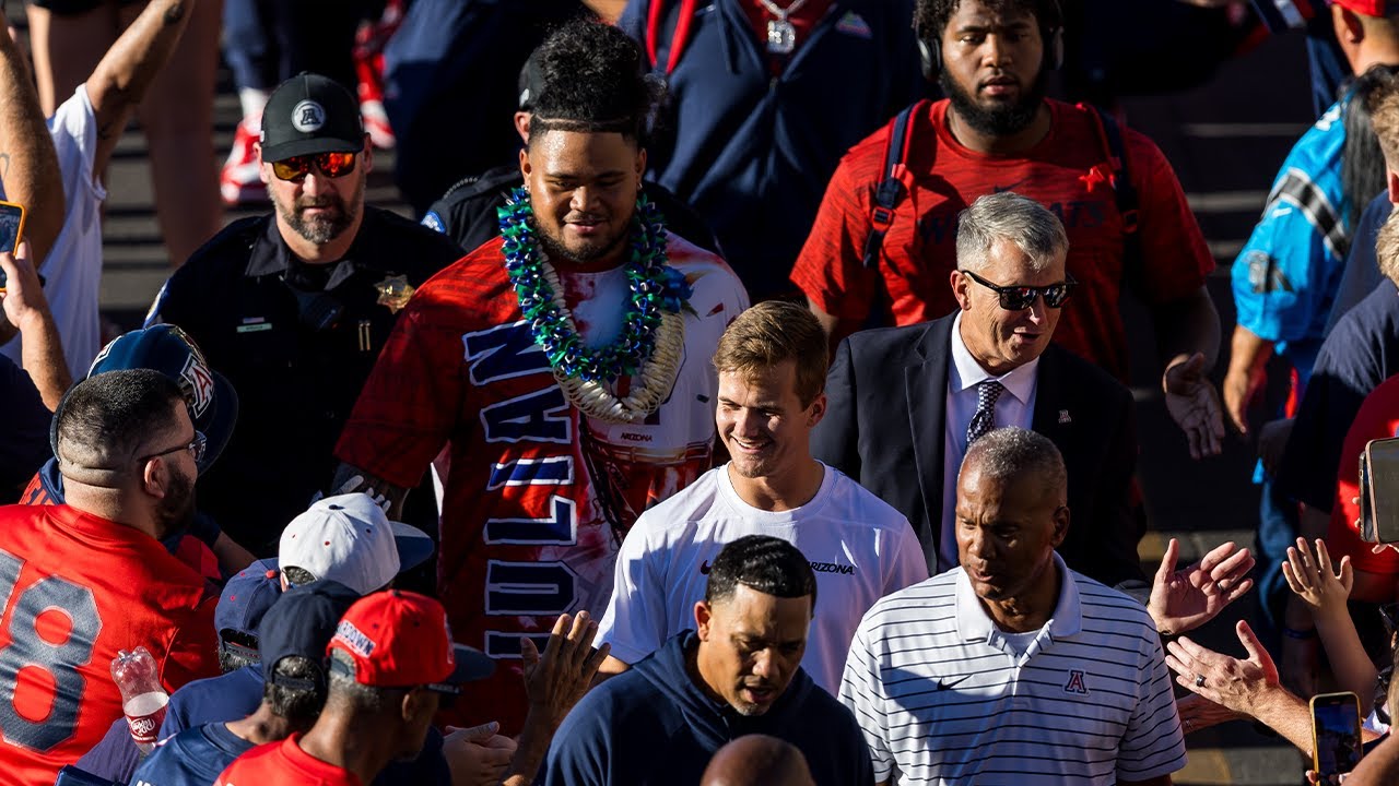 Jonah Savaiinaea & Tyler Loop back at Arizona Stadium