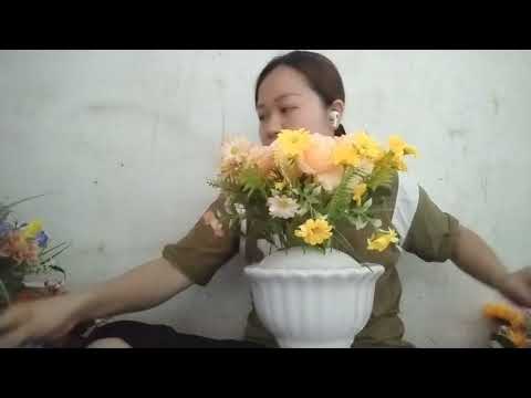 chia sẻ cách cắm chậu hoa lụa với hoa lụa bông nhỏ