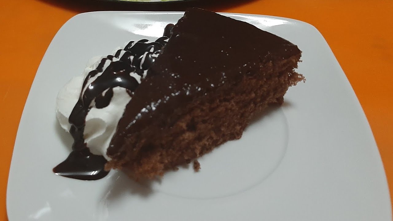 BIZCOCHO DE CHOCOLATE CON COBERTURA. 5 MINUTOS EN MICROONDAS. MOLDE SILICONA REDONDO TUPPERWARE