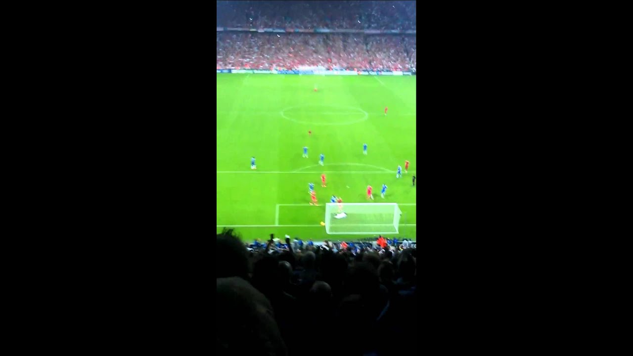 Arjen Robben misses penalty in Chelsea vs Bayern Munich Champions League Final 2012
