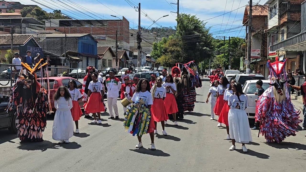 Bandeira São Benedito - NF fazendo a abertura de seu arremate 28/09/2025