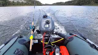 10 knots cruising with Yamaha 4HP (long shaft) outboard motor; Speed feeling is relative.