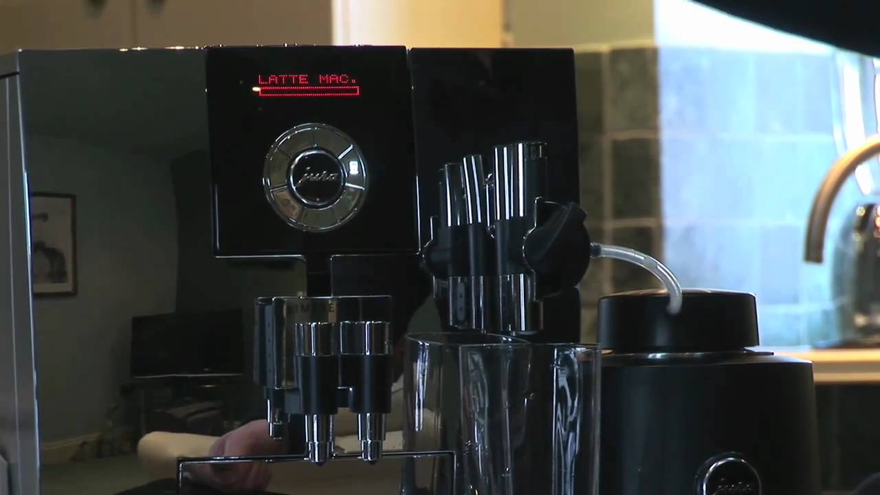 JURA - Demonstrating the J7 and J9 