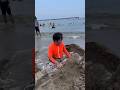 砂遊びに夢中の海辺　#小学4年はるの #人気 #ユーチューバー　#砂浜 @haruno-Pero-Ku
