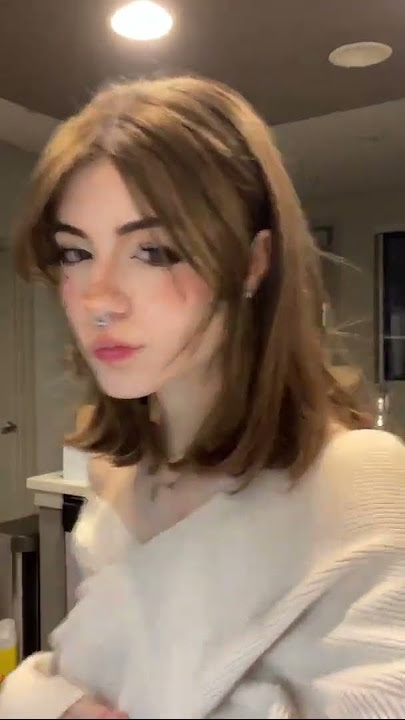 Hannah Owo hair behind ears #shorts #girl #hannahowo