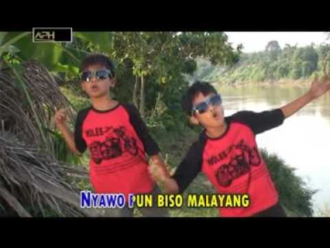 LAGU LAWAK JAMBI - MADON FEAT PADLA -  KAGEDANG GEDANGAN ( Part 1 ) - Official Music Video - APH