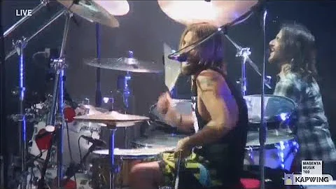 Foo Fighters - Taylor Hawkins sings Times Like The...