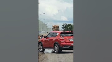 Truck Loaded With Boxes - Folks Stop To Help Unloading Truck #truck #boxes #unloading #help #shorts