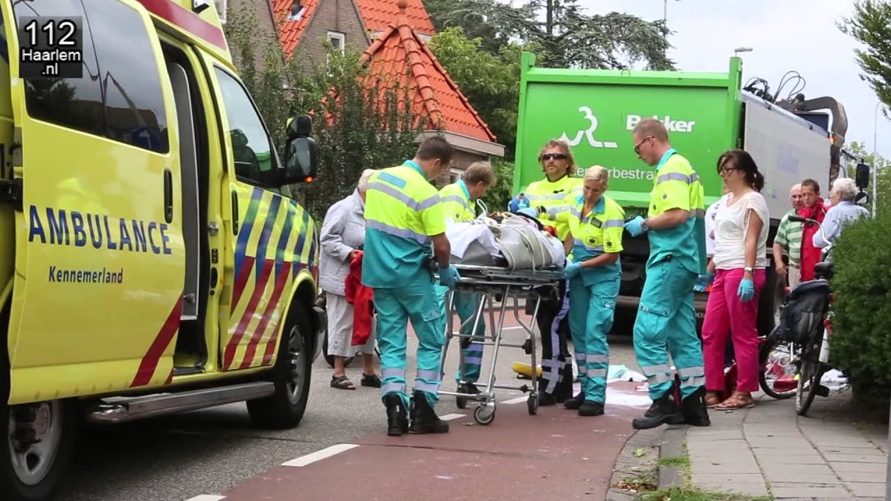 Fietsster ernstig gewond na aanrijding met vrachtwagen op Pijlslaan in Haarlem