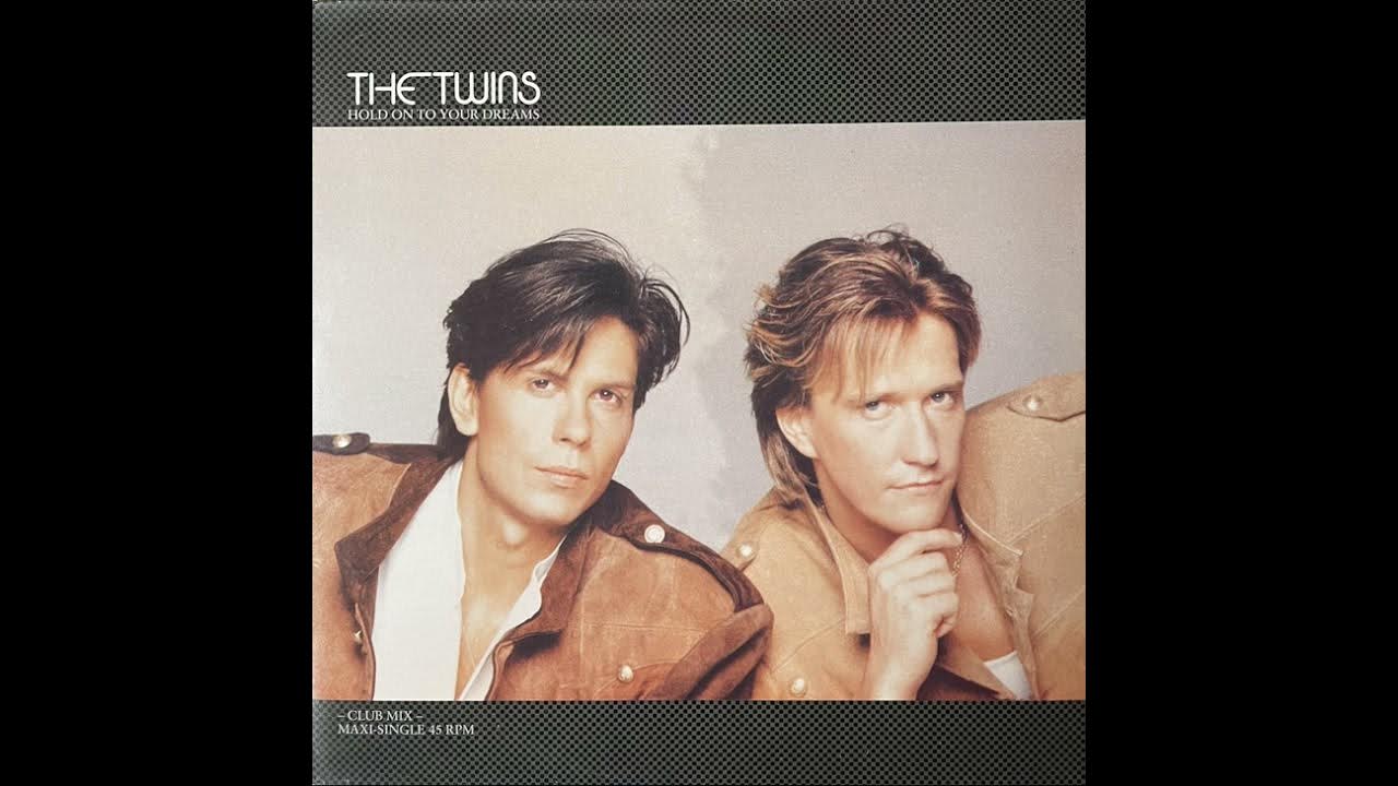 Близнецы twins. Twins группа дуэт. Thompson twins album. The twins are watching. The twins are watching.