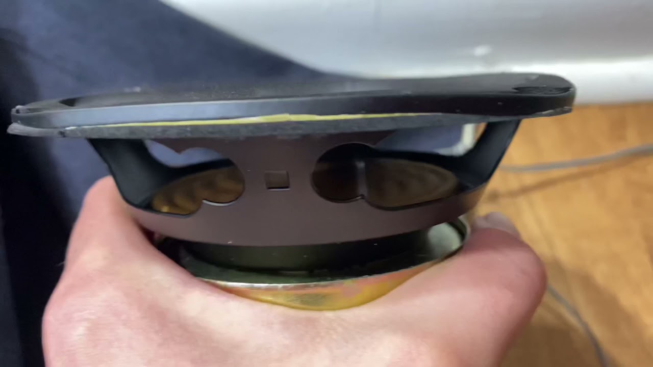 Testing the Speaker Drivers On an Anchor AN-130 30 Watt Speaker Monitor (Read Description)