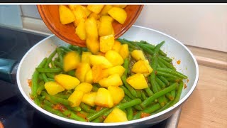 O Masă Gustoasă Din Ingrediente Simplefasole Verde Sau Pastai Cu Cartofi