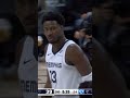Ja Morant drops between-the-legs dime to Jaren Jackson Jr. 👀