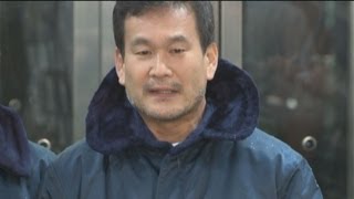 目に涙浮かべ深々と謝罪　辛坊さんら厚木基地で