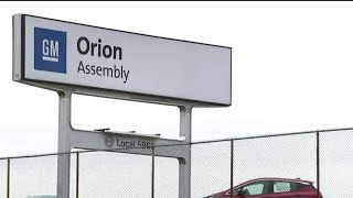 UAW members prepare to picket