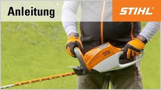 Eine Akku-Heckenschere Richtig Halten Und Führen