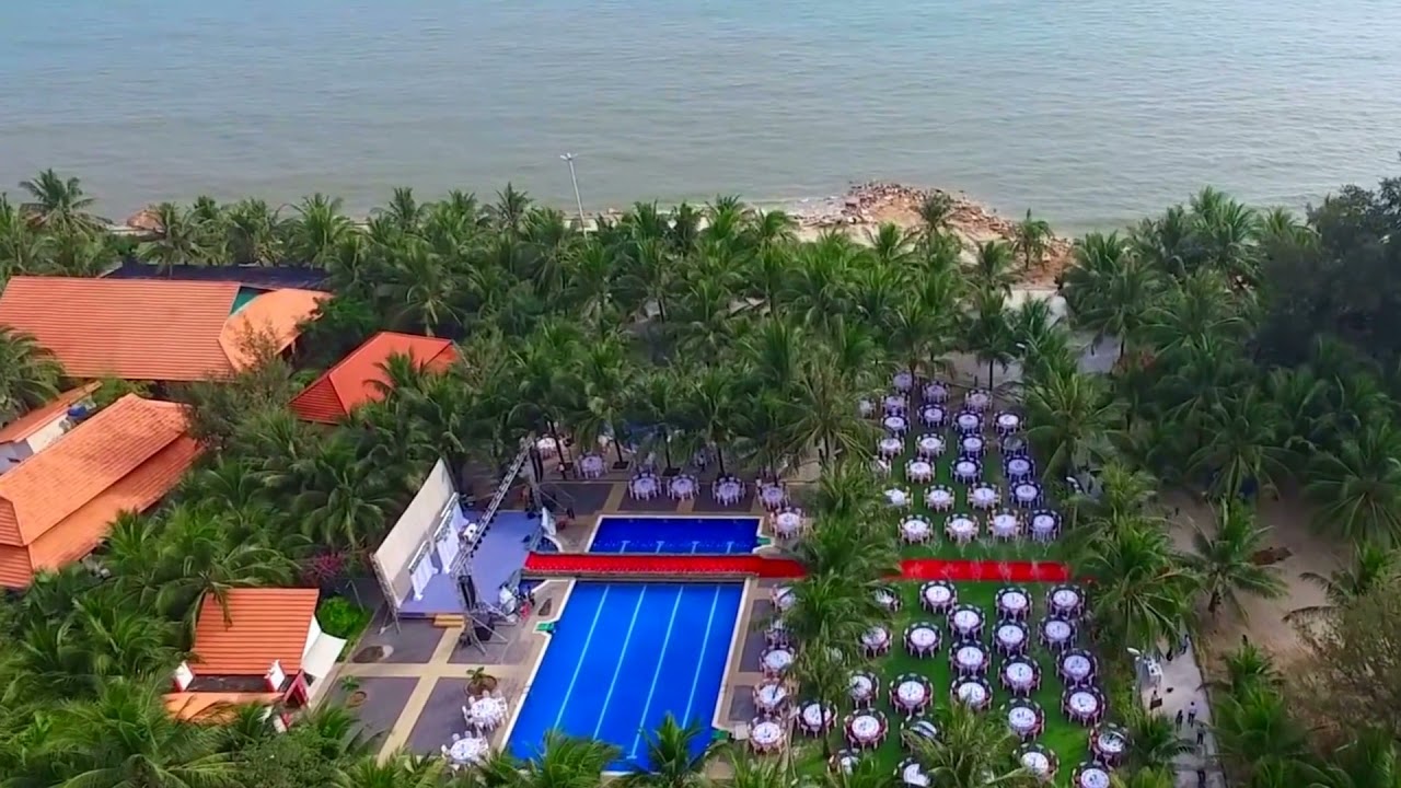 Bãi biển đẹp tại Lagi . Đây là một trong những Resort có diện tích lớn nhất ở Bình Thuận