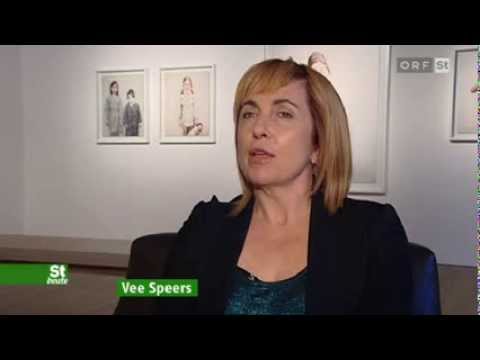 Video: Valerie Hegarty paveikslų sunaikinimo menas