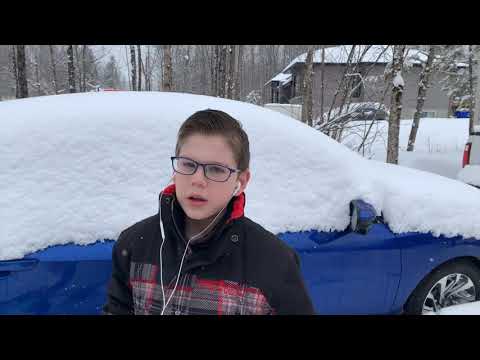 Vidéo: Que puis-je utiliser pour nettoyer la neige de ma voiture?