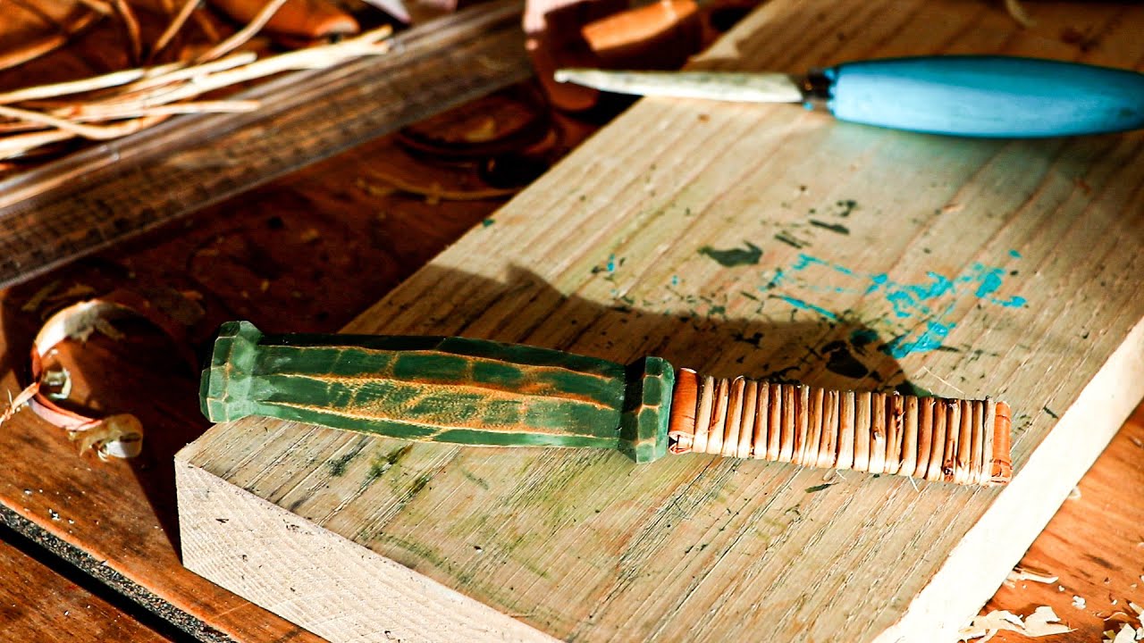 Customizing a Morakniv - birchbarksheath + carved & painted handle