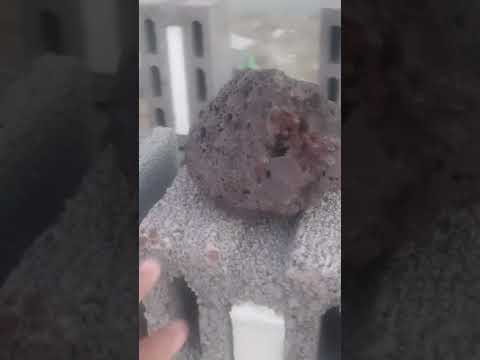 البلك البركاني المصنع ببحص اسود والمصنع ببحص احمر