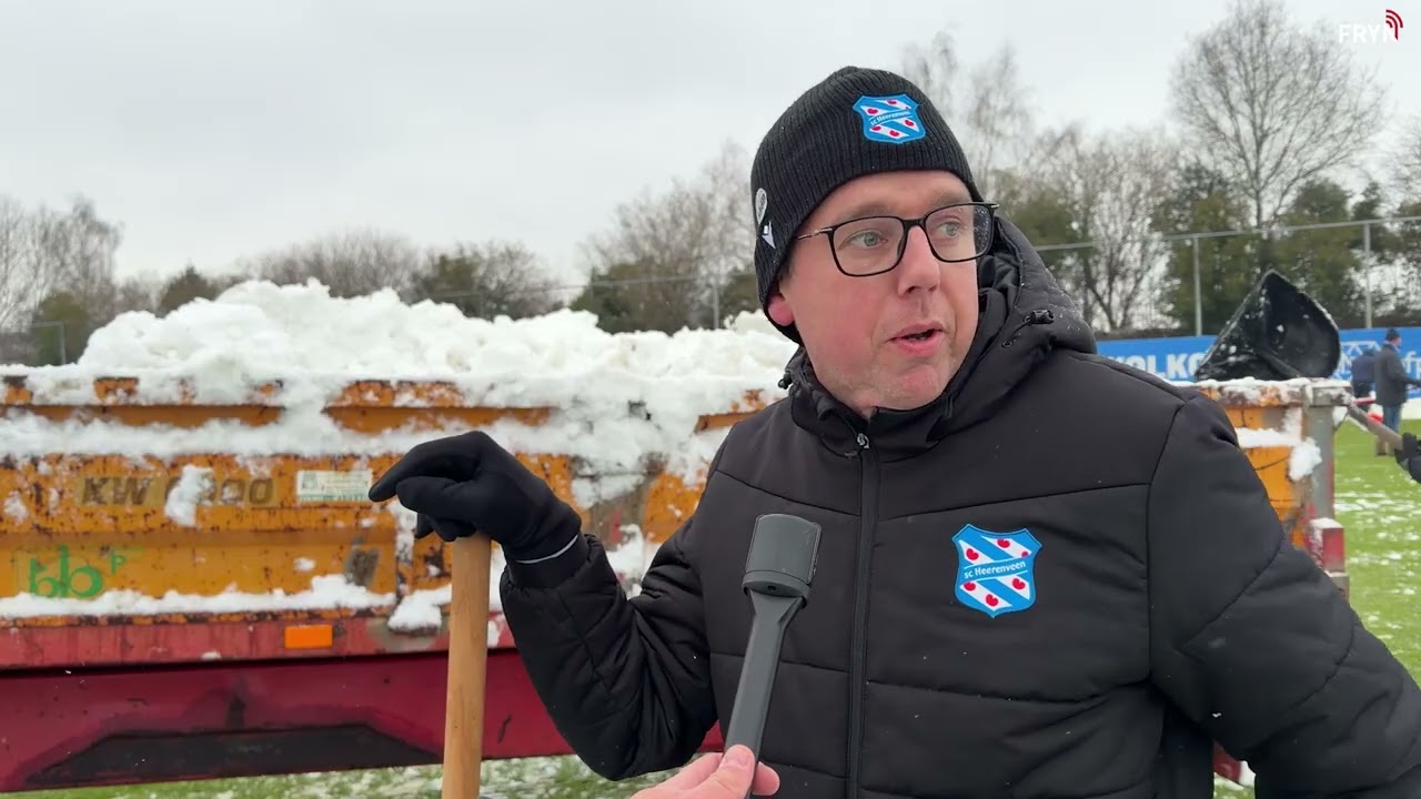 Supporters schieten sc Heerenveen te hulp bij sneeuwruimen trainingsveld