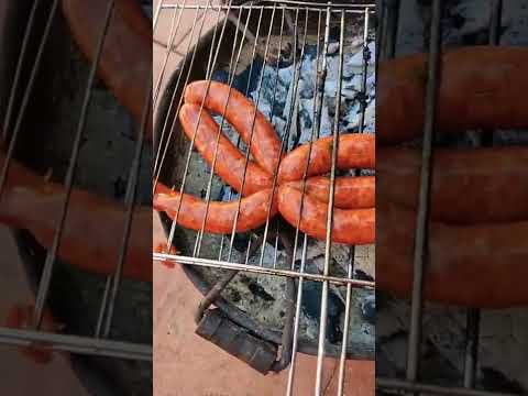 شكون عزيز عليه النقانق المشوية على الفحم يتفضل معانا مرحبا