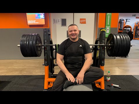 Видео: Жим лежа 157 кг с паузами, подготовка к соревнованиям в 54 года