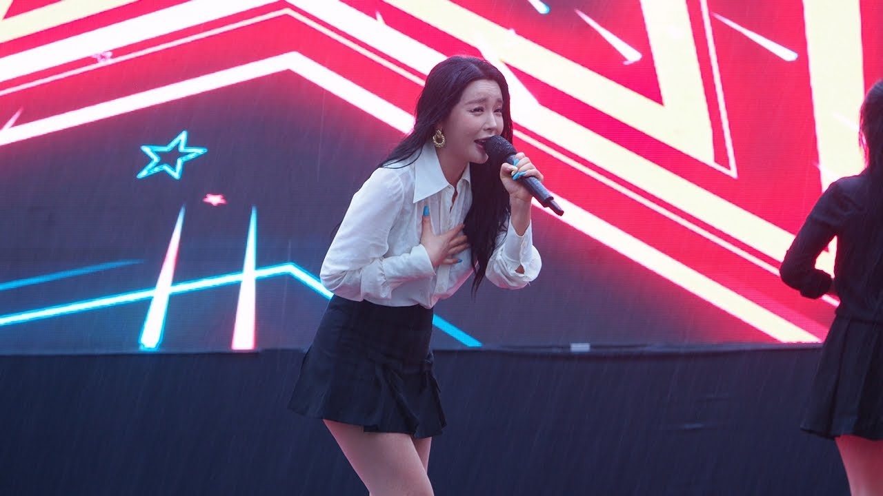240511 홍진영 (Hong Jin Young) - 엄지 척 (Thumb Up) 제31회 종로 구민의날 축하공연 직캠 Fancam