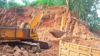 Komatsu PC200 Excavator Loading Trucks - Sotiriadis/Labrianidis Mining - 4K