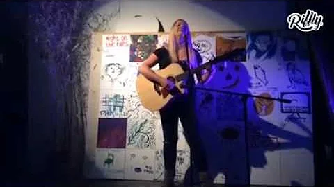 Riffly Live Sessions: Alice Bryan