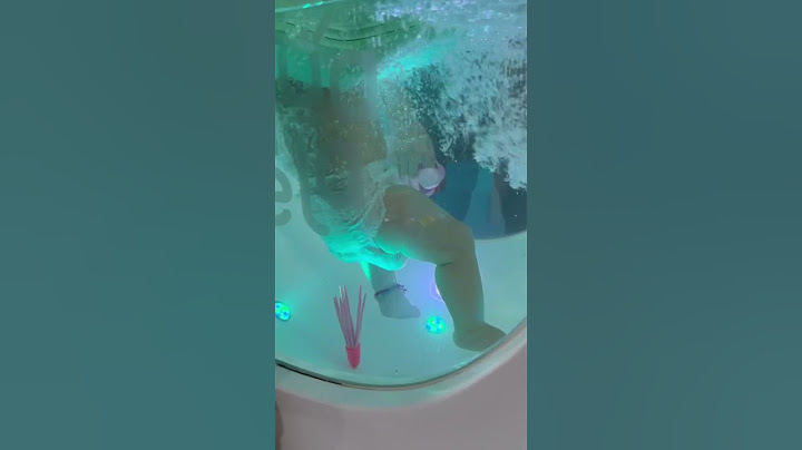 Nuestro hijo aprende a nadar en esta piscina para bebés 😍✨