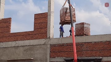 Crane truck working / Cận cảnh cẩu gạch lên lầu / Đông Anh vlog