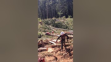 Rigging men setting a turn.