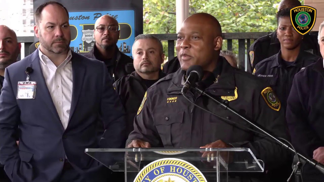 Police Chief Finner Joins Retailers to Promote Safe Holiday Shopping -  YouTube