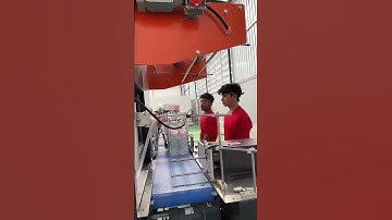 Full-automatic shrink machine Screa machine Specializing in building high-quality equipment.