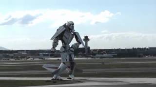 Spectacular landing at Frankfurt Airport - plane turned into robots screenshot 5
