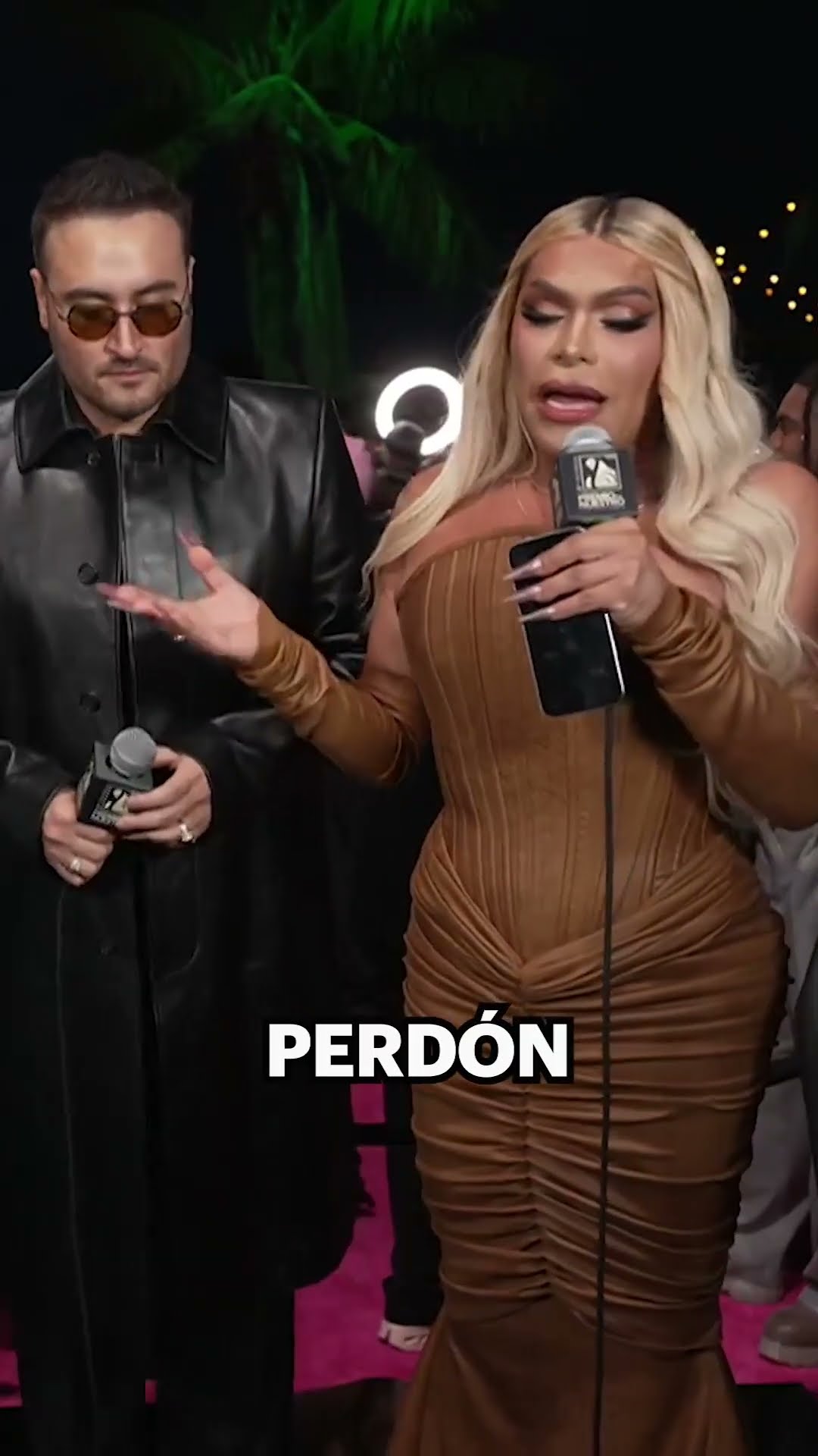 'Yo te la dedico' ? #WendyGuevara PONE en APRIETOS a famoso músico en Premio Lo Nuestro ?