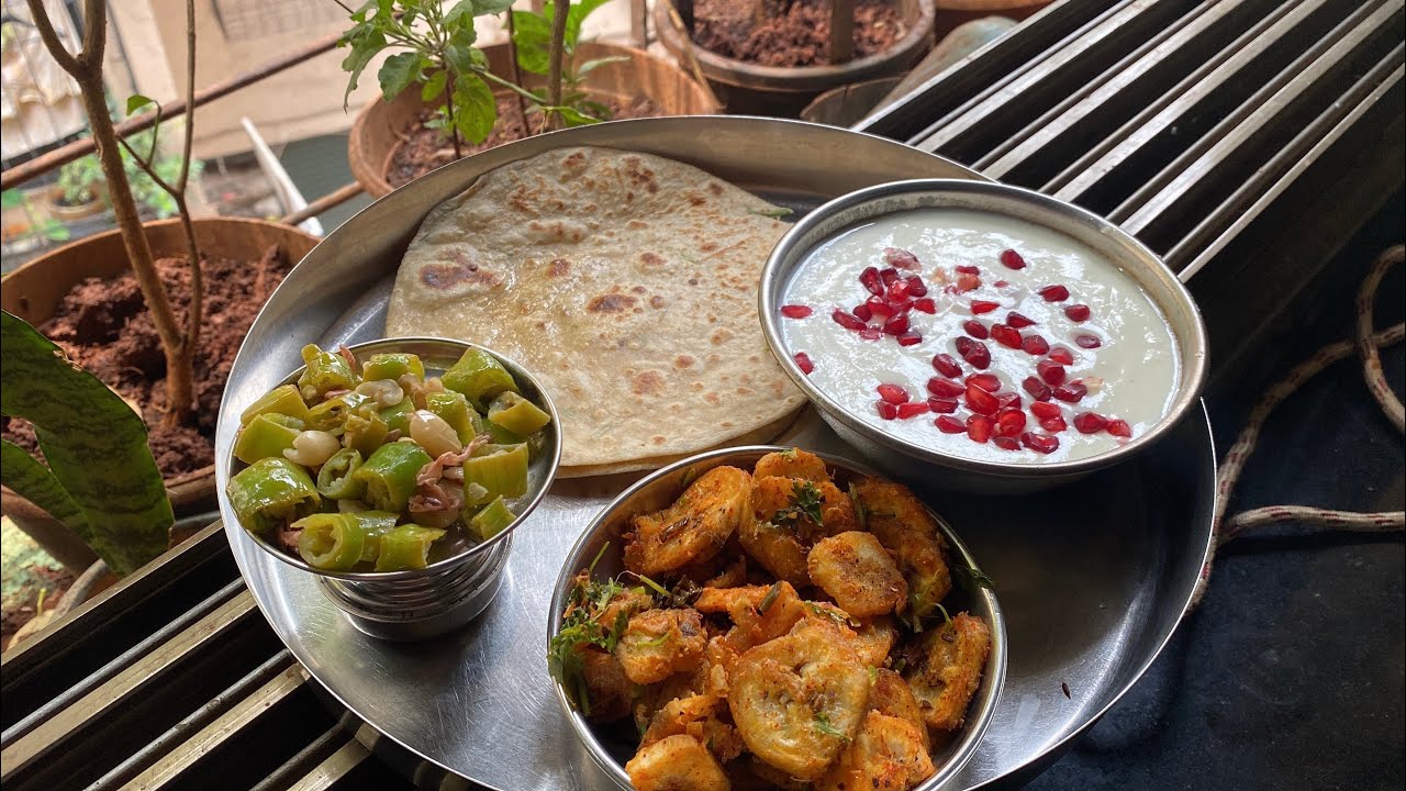 Upvas Ki Thali | Kache Kele Ki Sabzi, Upvas Roti & Mirchi Sing ke Tipore | Vrat Satvik Bhojan