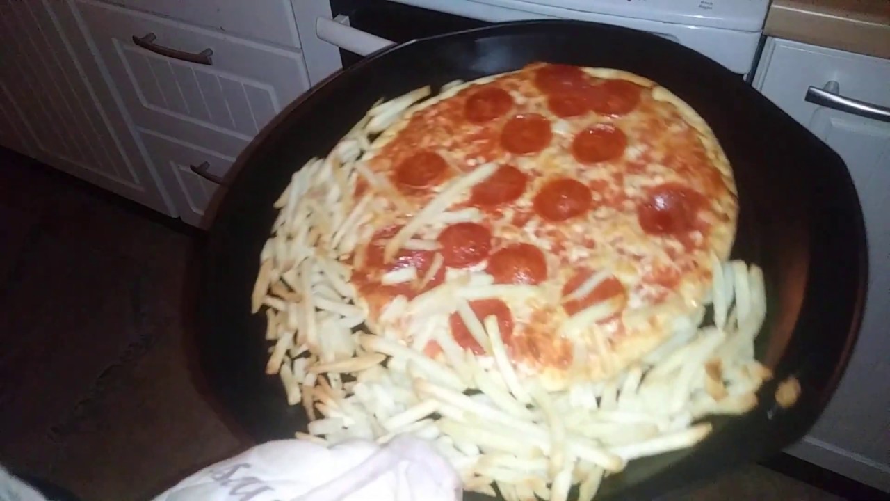 Lidl simply 67p pepperoni pizza cooking is it any good? YouTube