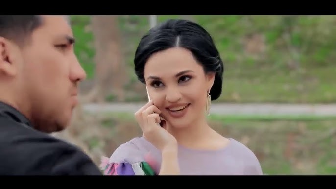 Rus qizlari rus videolarida kunnilingus olishadi. Yetuk ayollarning 5 daqiqalik porno videolari