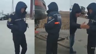 видео: Жезла КАРМАП жол ТОСКОН ушундай ГАИ эмес МИЛИЦИЯдан ӨКМӨТ качан АРЫЛАТ болду ЭКЕН #ЭлдикВидеоКабар картинка: Жезла КАРМАП жол ТОСКОН ушундай ГАИ эмес МИЛИЦИЯдан ӨКМӨТ качан АРЫЛАТ болду ЭКЕН #ЭлдикВидеоКабар