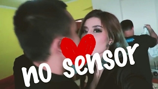 Vidio Awkarin ciuman di depan orang telah di hapus no sensor Parahh!!!