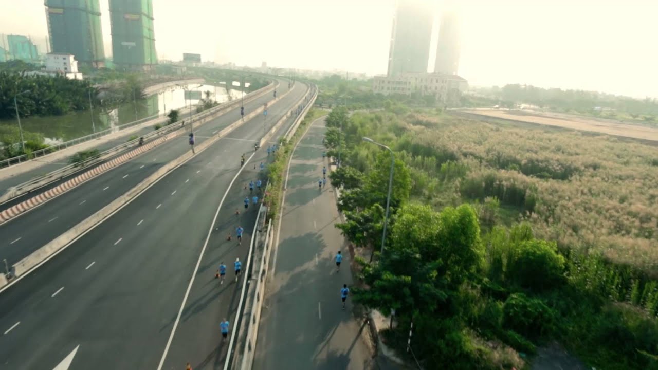 RACE DAY HCMC RUN 2013 "Conquer the Bridge" powered by LaVie