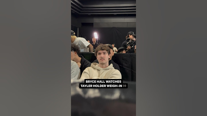 Bryce Hall watches on as Tayler Holder weighs-in 👀