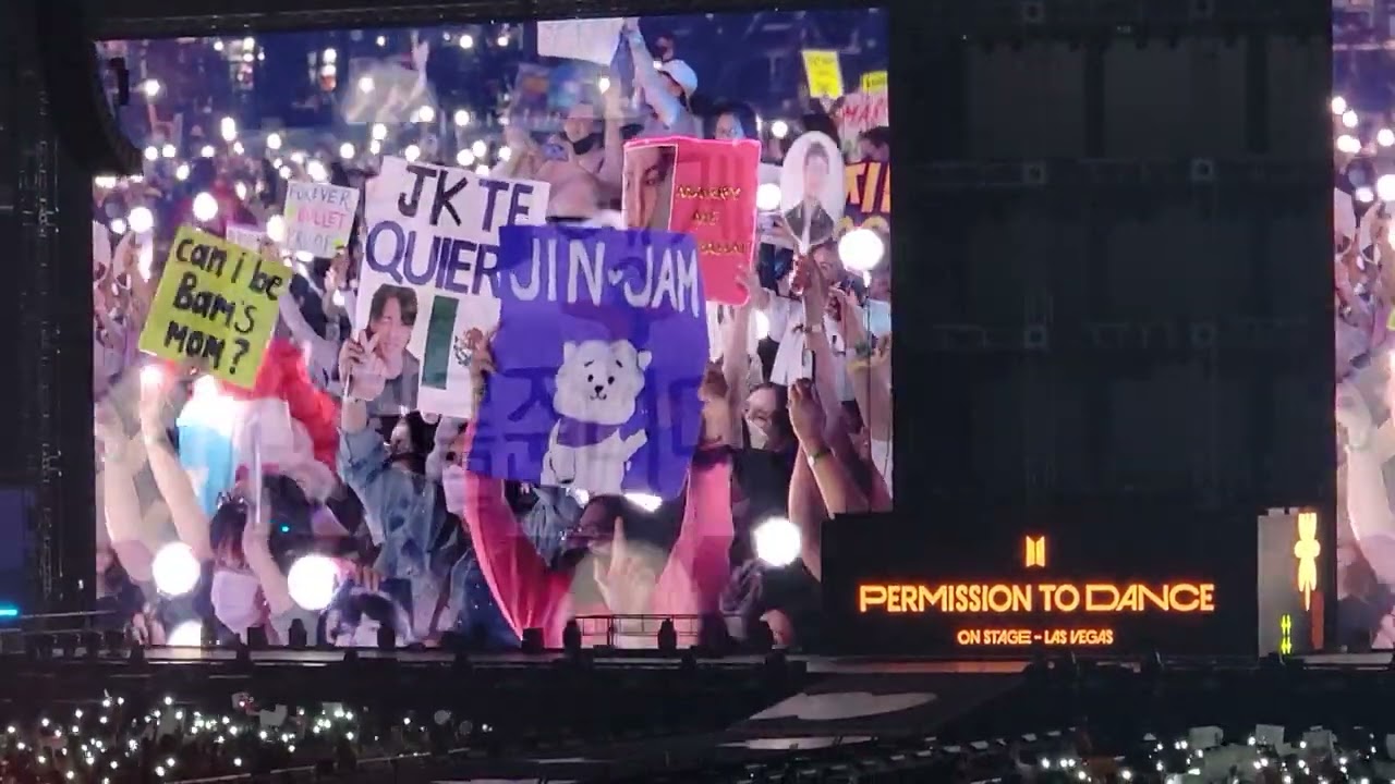 BTS Las Vegas Day 2: ARMY time/banners