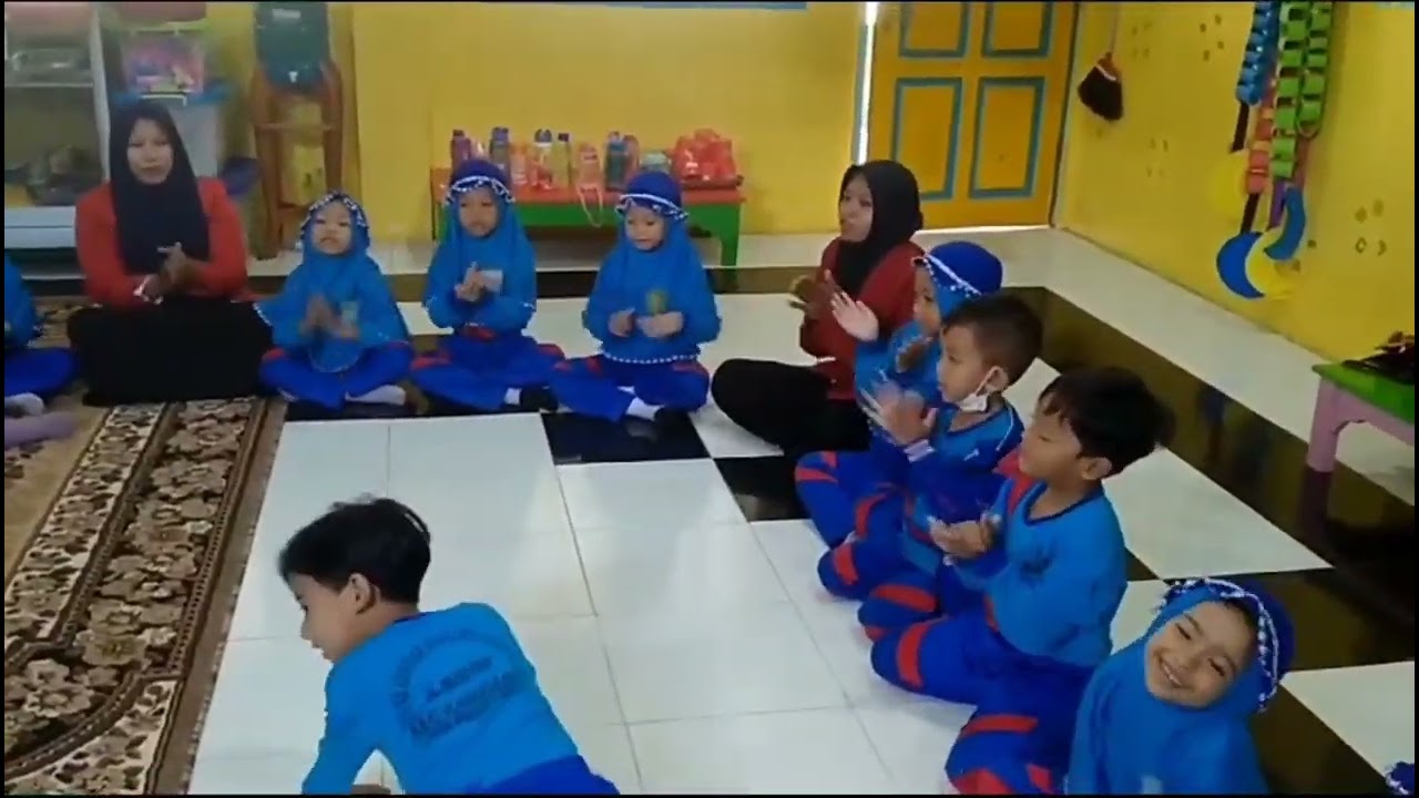 PRETECHING  MAHASISWI STAIMPRO (Menyusun kata menggunakan metode permainan flash card)