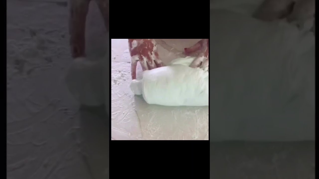 Making slime on the table! 💚 