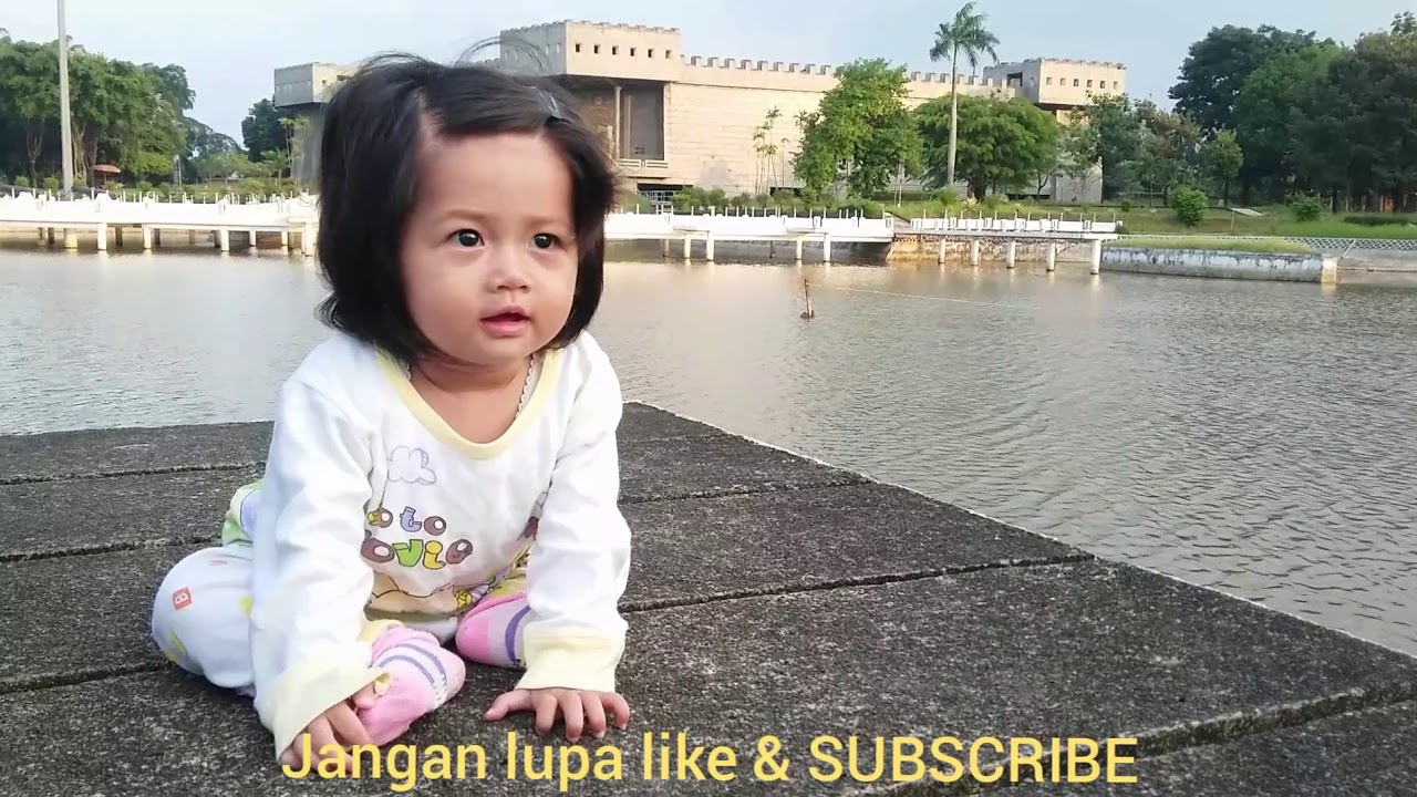 Mainan bayi ! Mainan anak bayi mandi - YouTube